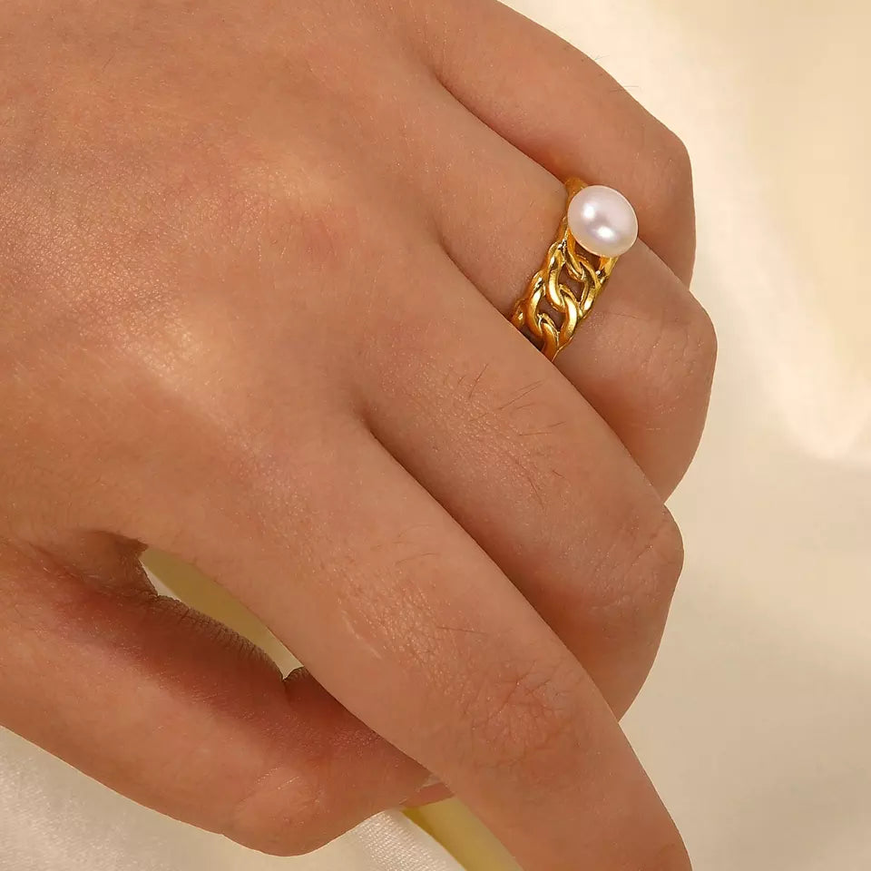 Ellie Ring