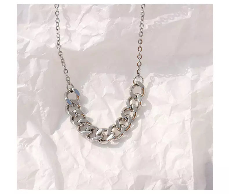Lavish Lure Chain