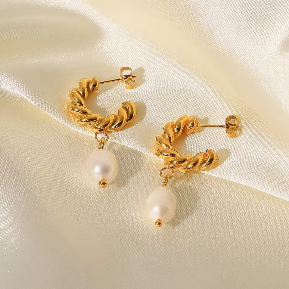 Adored Pearl Earring